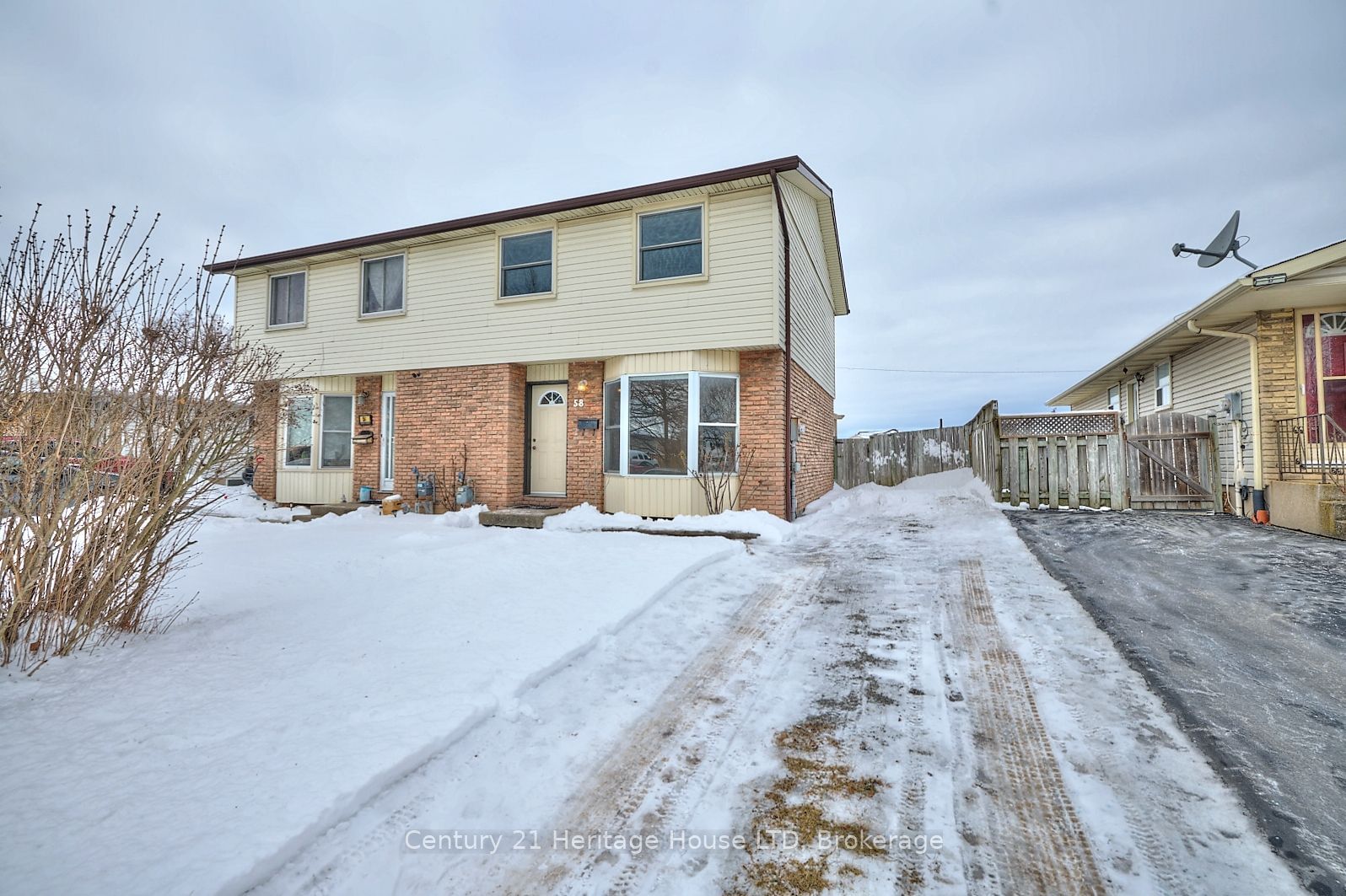 Semi-Detached House sold at 58 Manley Crescent, Thorold, 558 - Confederation Heights, L2V 4K3 - MLS: X11969023