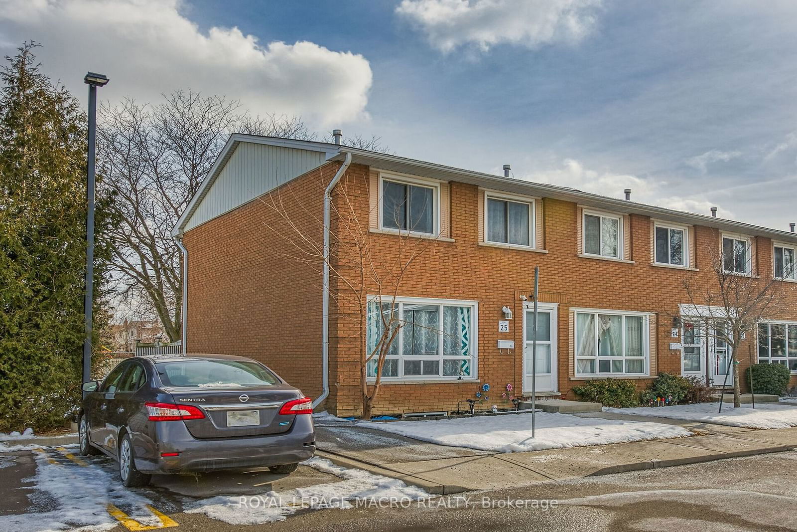 Townhouse for sale at 25-2700 Barton Street, Hamilton, Grayside, L8E 2J7 - MLS: X11969058