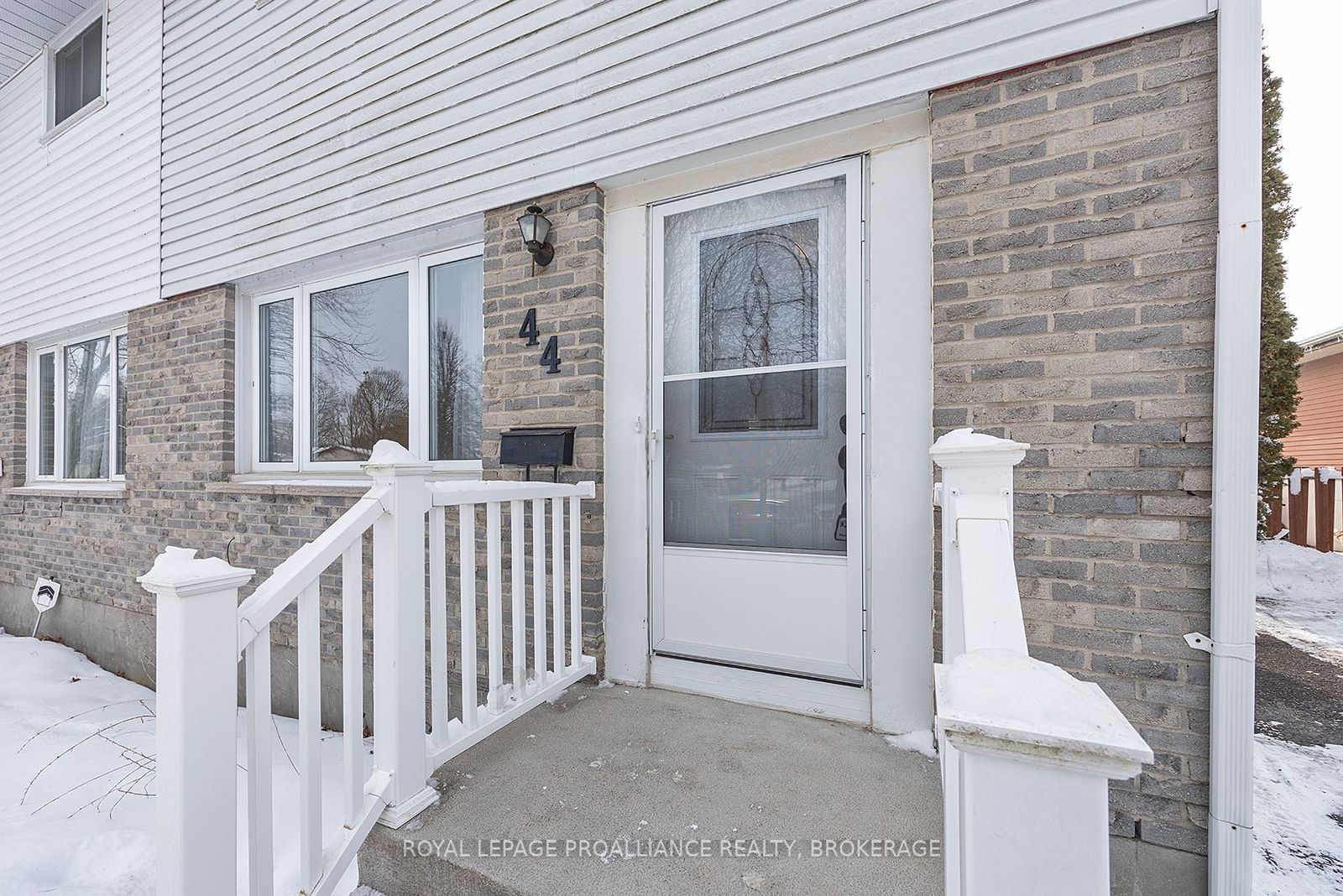 Semi-Detached House sold at 44 Abbey Dale Court, Kingston, Rideau, K7K 5W9 - MLS: X11969083