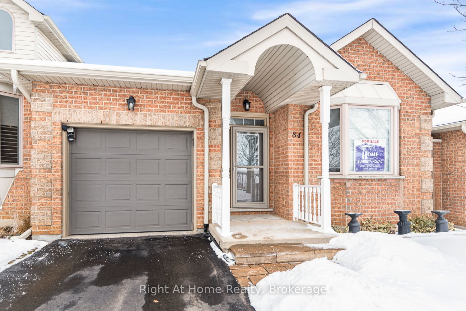 Townhouse for sale at 84 Greentrail Drive, Hamilton, Mount Hope, L0R 1W0 - MLS: X11969207