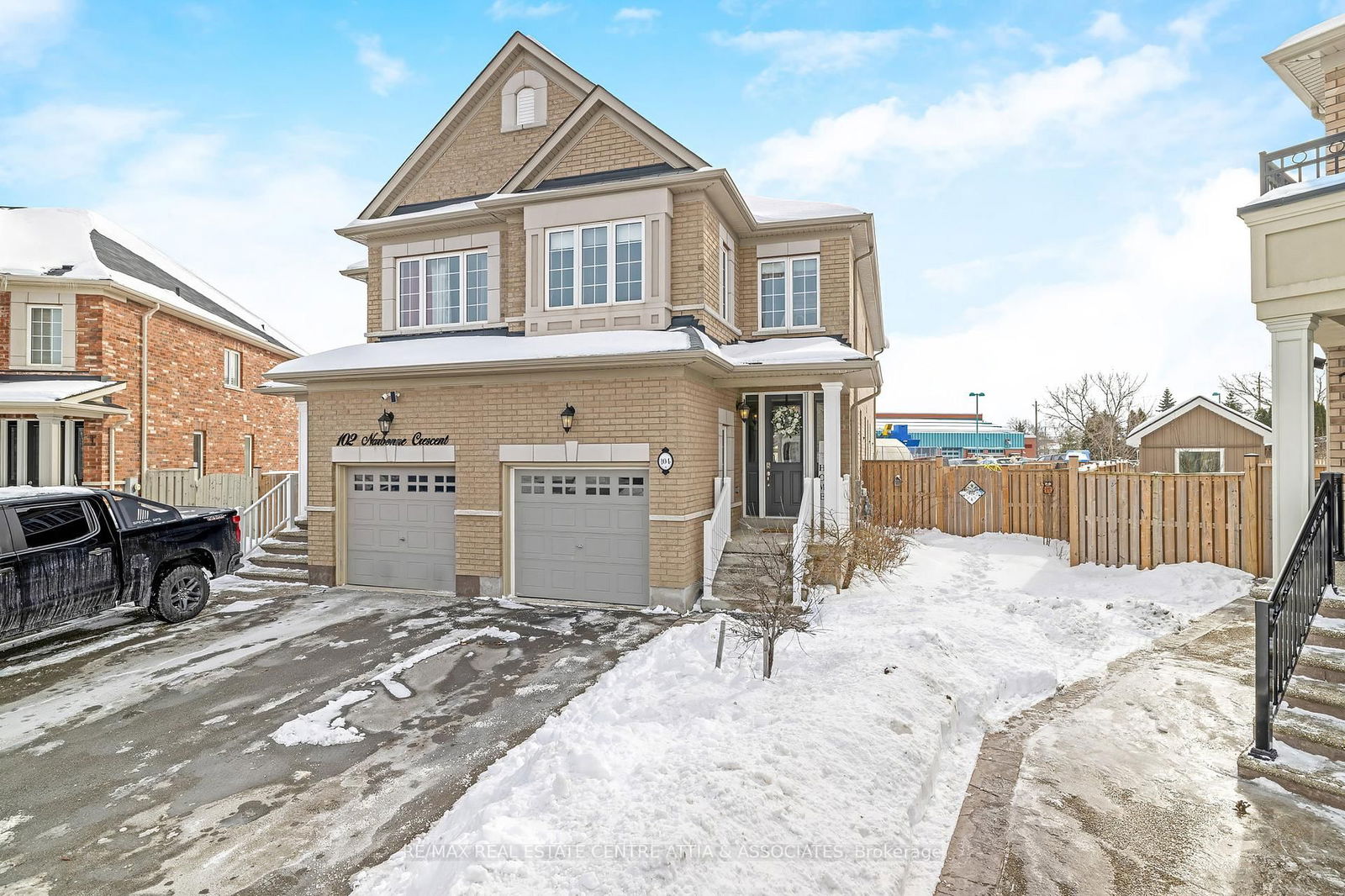 Semi-Detached House sold at 104 Narbonne Crescent, Hamilton, Stoney Creek Mountain, L8J 0J6 - MLS: X11969212