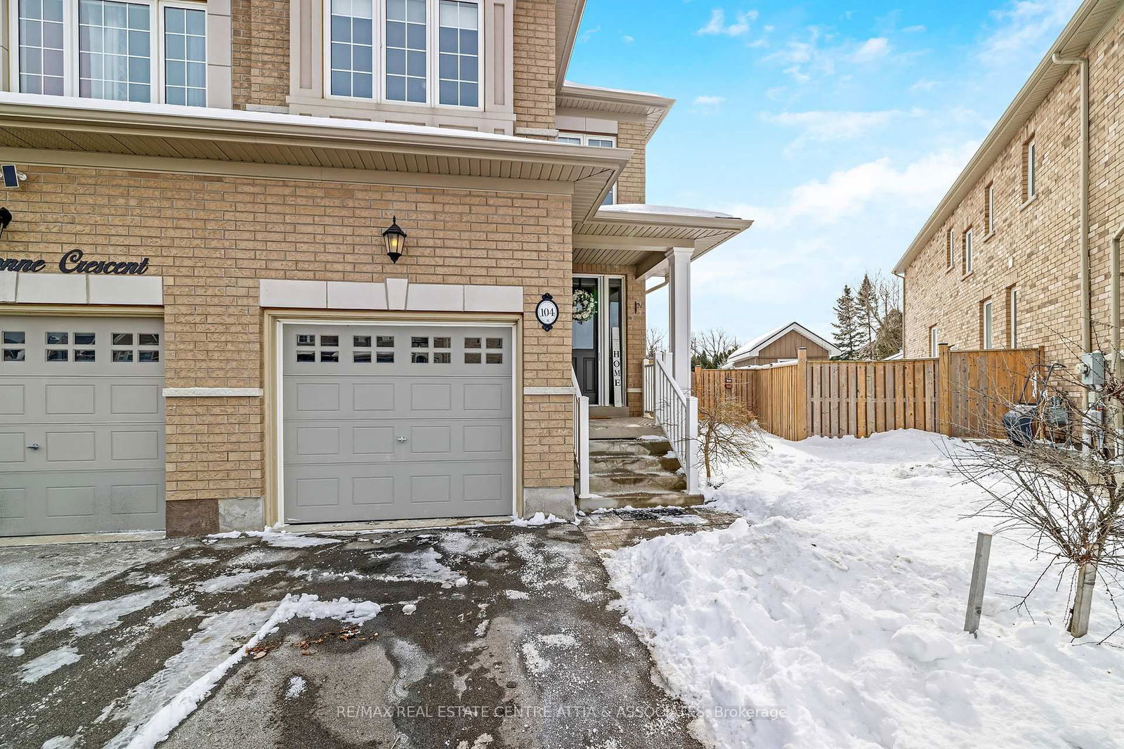 Semi-Detached House sold at 104 Narbonne Crescent, Hamilton, Stoney Creek Mountain, L8J 0J6 - MLS: X11969212