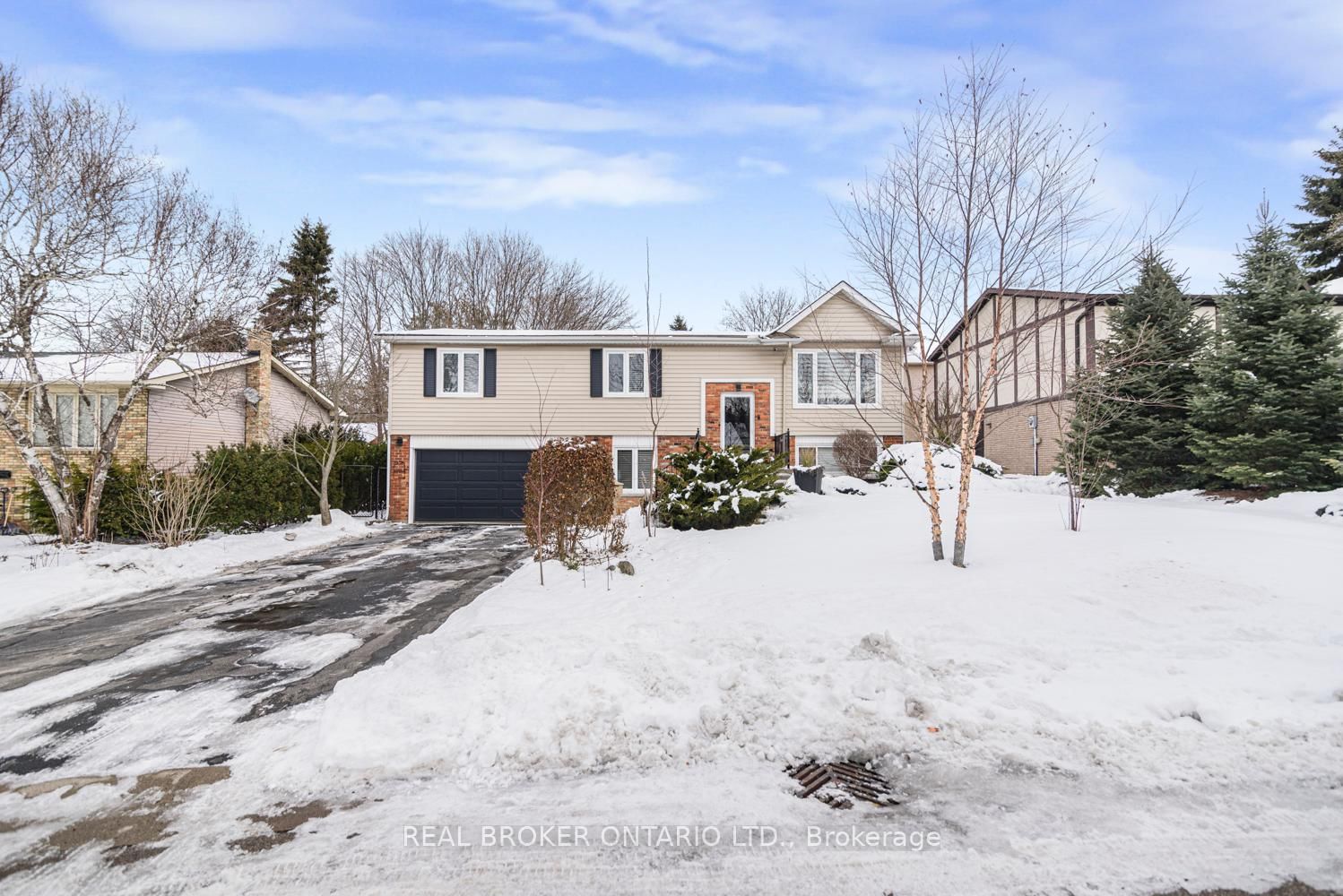 Detached House for sale at 647 Tomahawk Crescent, Hamilton, Ancaster, L9G 3N2 - MLS: X11969243