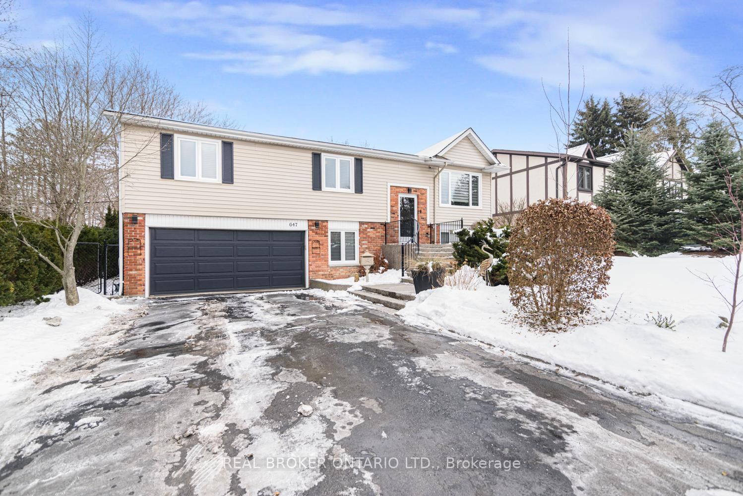 Detached House for sale at 647 Tomahawk Crescent, Hamilton, Ancaster, L9G 3N2 - MLS: X11969243