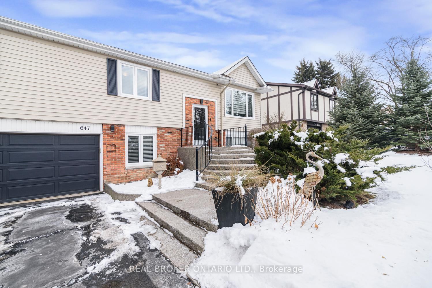 Detached House for sale at 647 Tomahawk Crescent, Hamilton, Ancaster, L9G 3N2 - MLS: X11969243