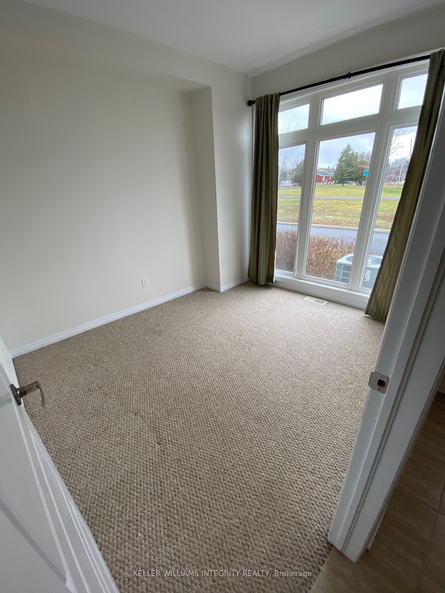 Townhouse leased at 137 Lionel Street, Ottawa, Springridge/East Village, K4A 3N2 - MLS: X11969258