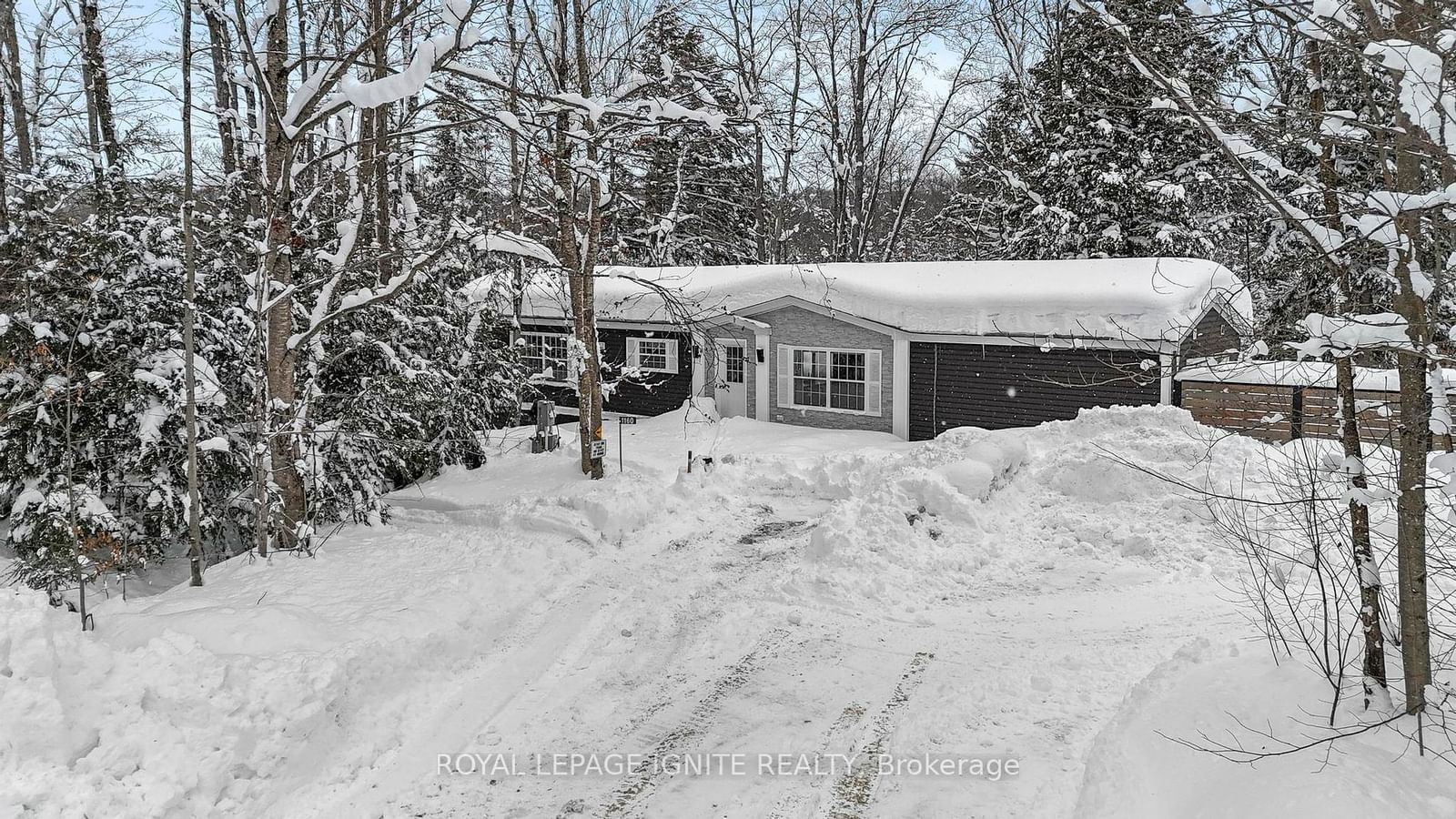 Detached House for sale at 1160 Butterfly Road, Muskoka Lakes, P0B 1J0 - MLS: X11969481