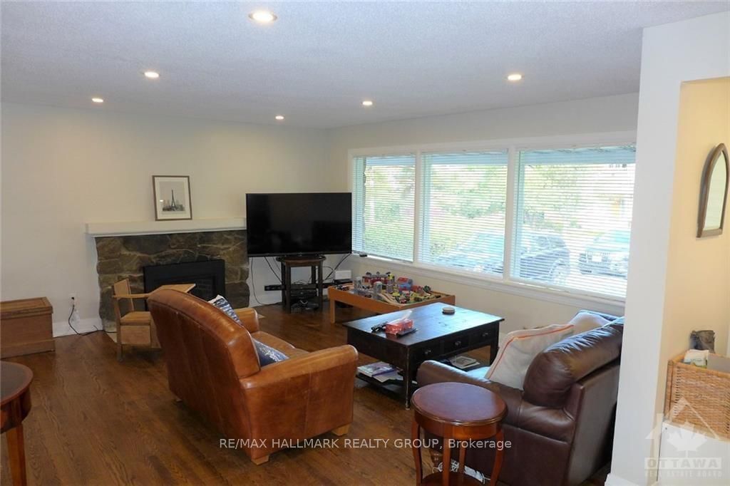 Detached House leased at 186 Balmoral Place, Ottawa, Faircrest Heights, K1H 5E5 - MLS: X11969504