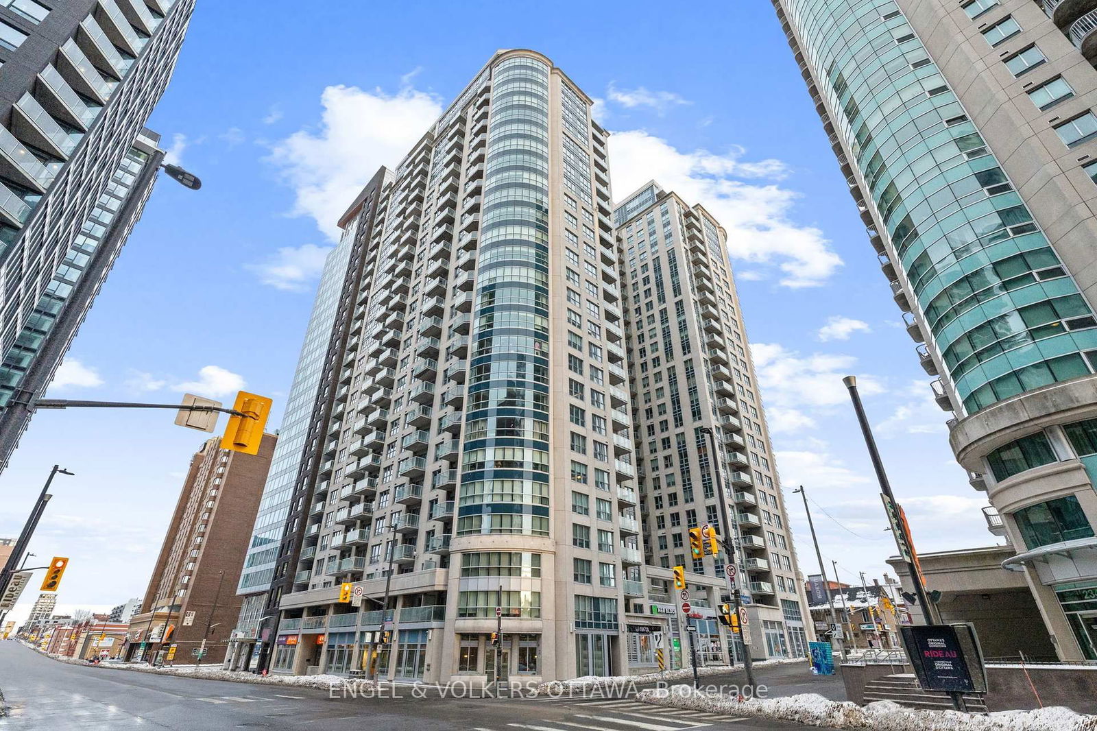 Condo sold at 801-242 Rideau Street, Lower Town - Sandy Hill, 4003 - Sandy Hill, K1N 0B7 - MLS: X11969573