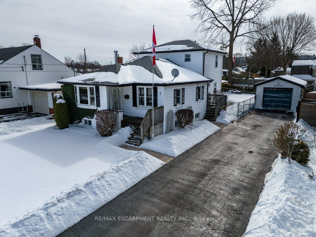 Detached House for sale at 1 Tupper Boulevard, Grimsby, 540 - Grimsby Beach, L3M 2G1 - MLS: X11969614