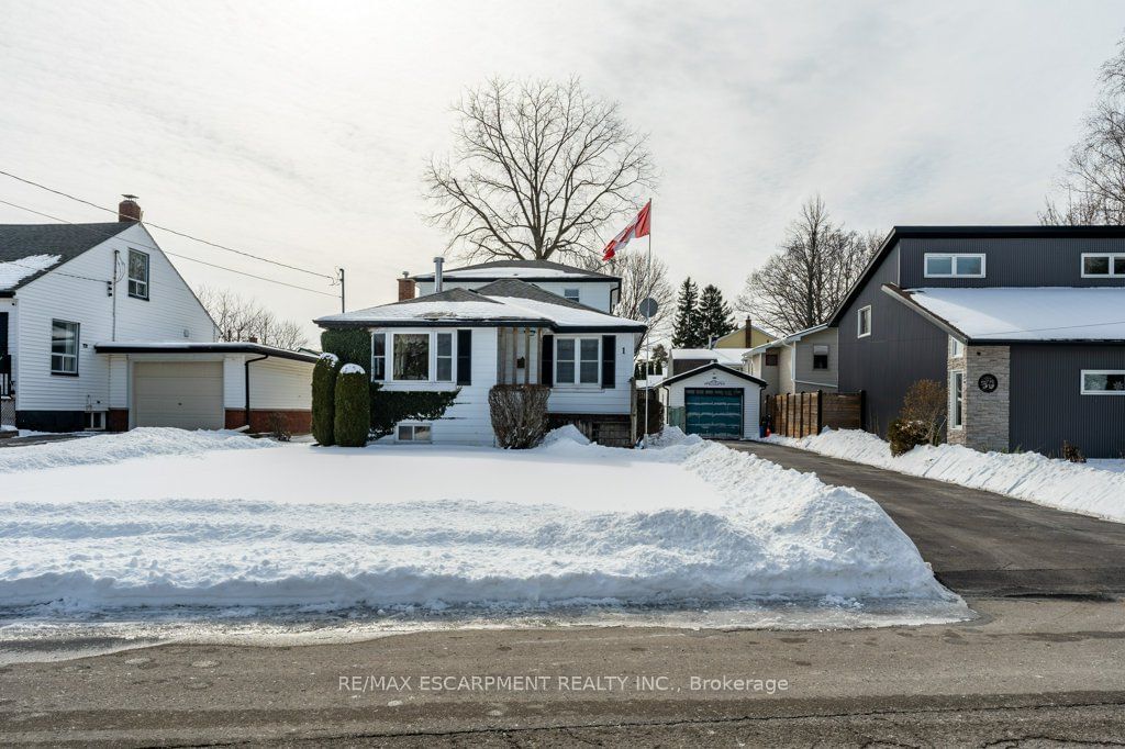 Detached House for sale at 1 Tupper Boulevard, Grimsby, 540 - Grimsby Beach, L3M 2G1 - MLS: X11969614