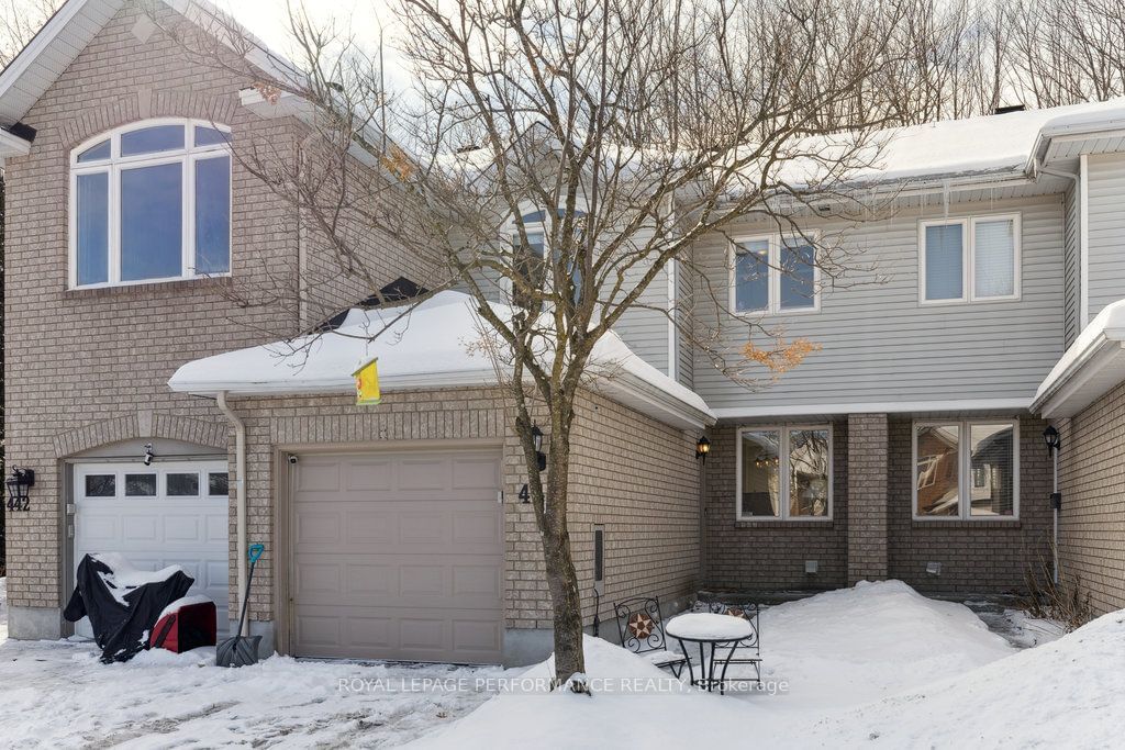 Townhouse sold at 440 Lawler Crescent, Orleans - Cumberland and Area, 1101 - Chatelaine Village, K4A 3Y3 - MLS: X11969684