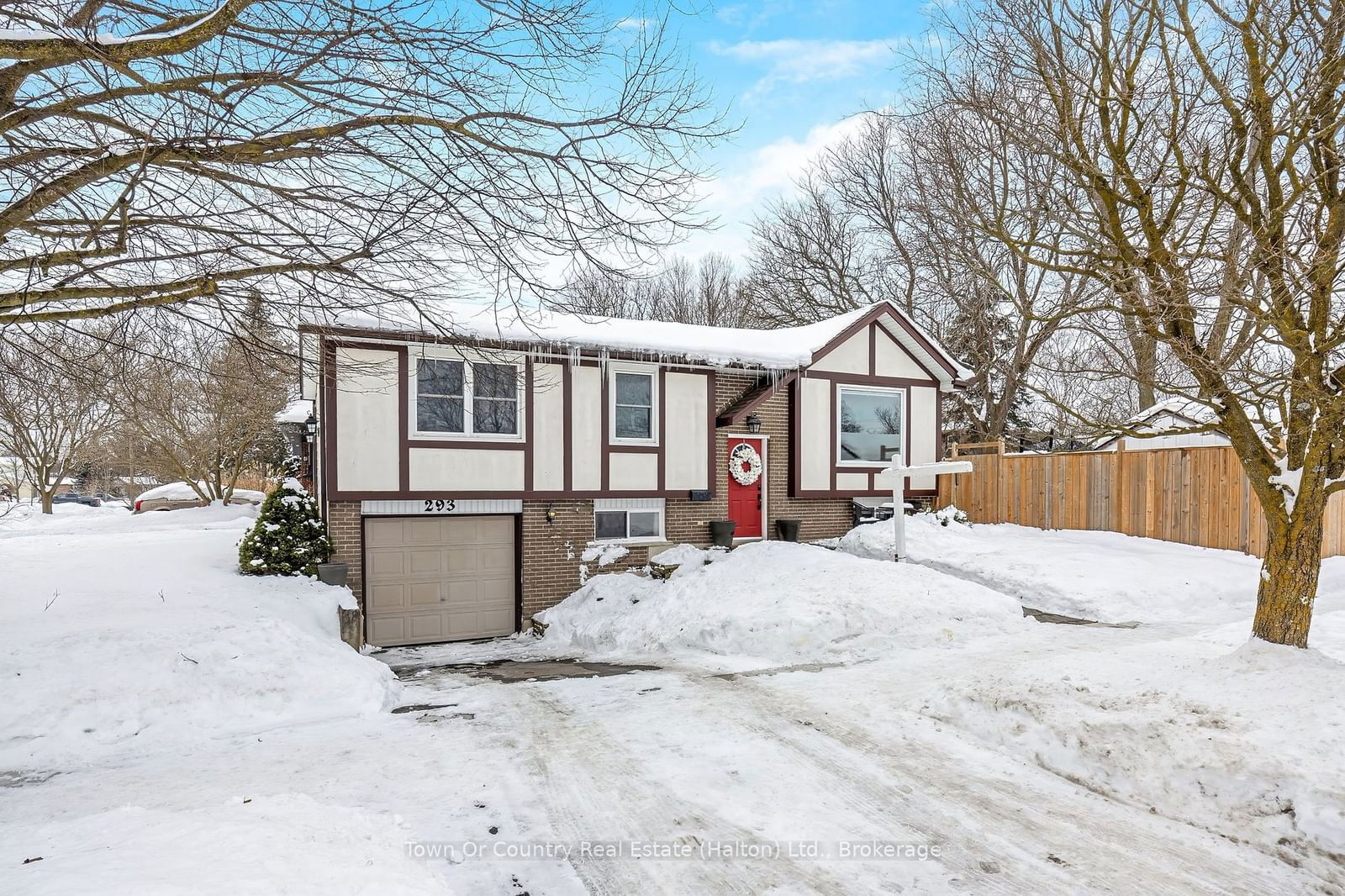 Detached House sold at 293 Eiwo Court, Waterloo, N2K 2M9 - MLS: X11969693