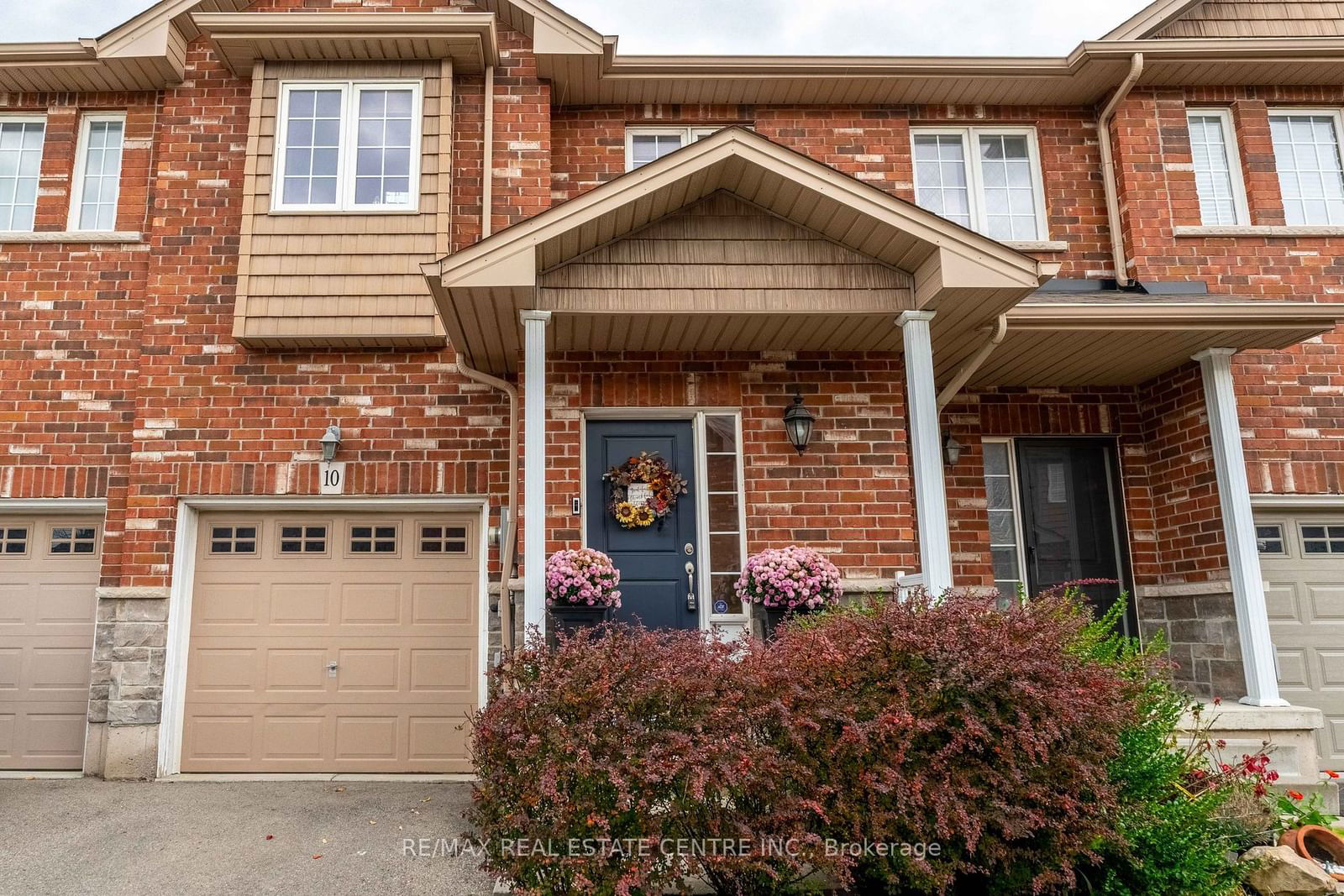 Townhouse for sale at 10-45 Seabreeze Crescent, Hamilton, Lakeshore, L8E 5C8 - MLS: X11969769