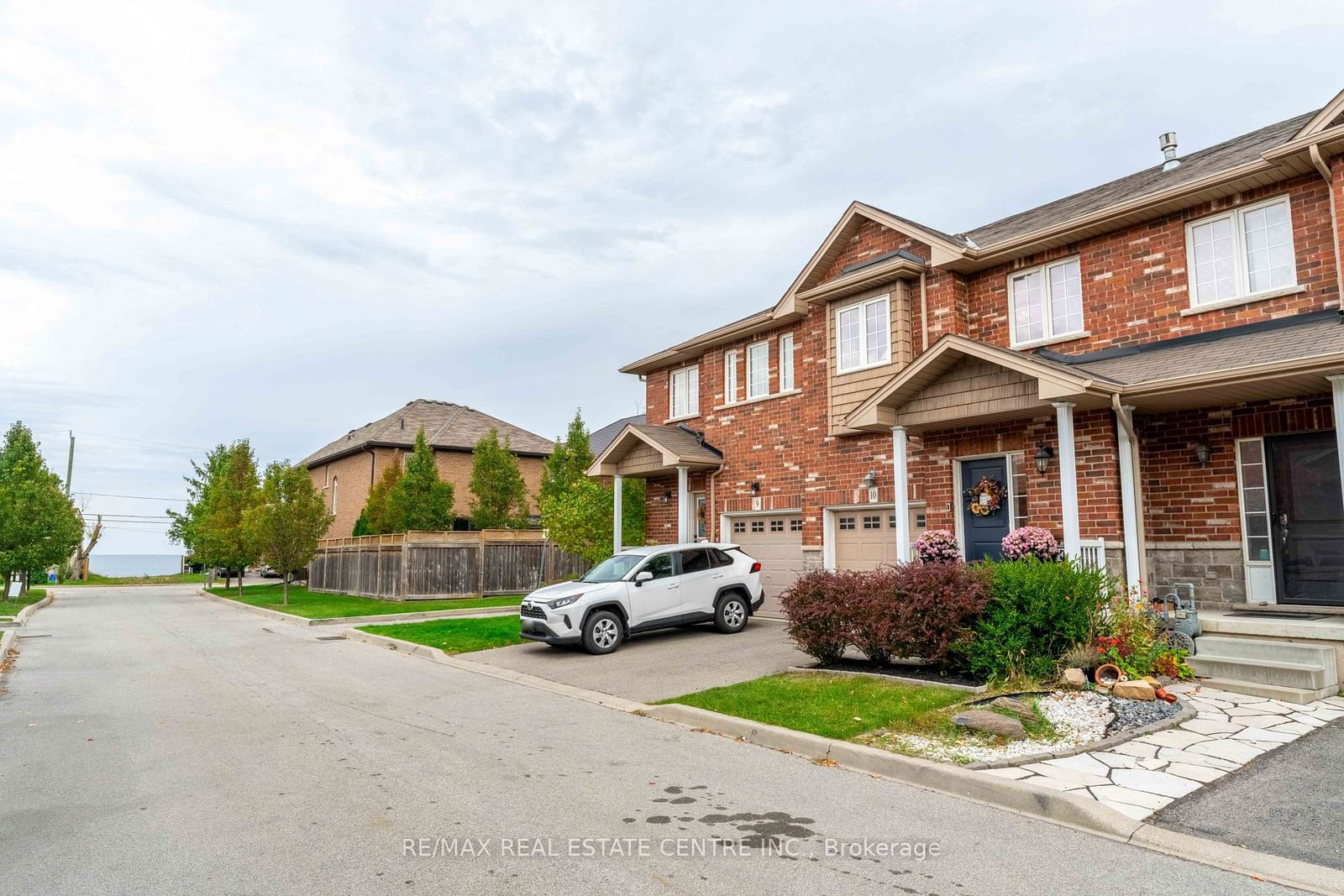 Townhouse for sale at 10-45 Seabreeze Crescent, Hamilton, Lakeshore, L8E 5C8 - MLS: X11969769