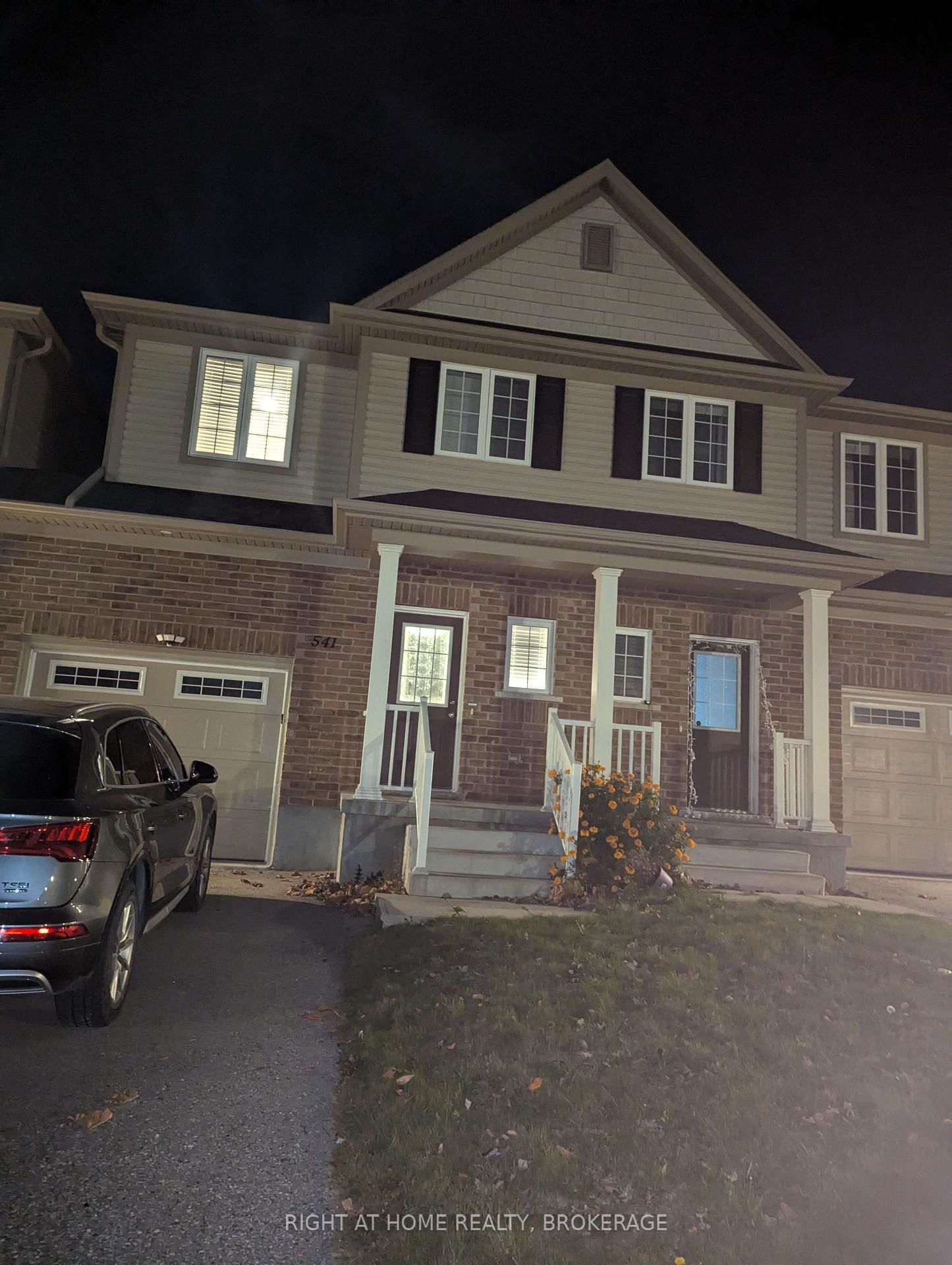 Townhouse for lease at 541 Rivertrail Avenue, Kitchener, N2A 0K2 - MLS: X11969840