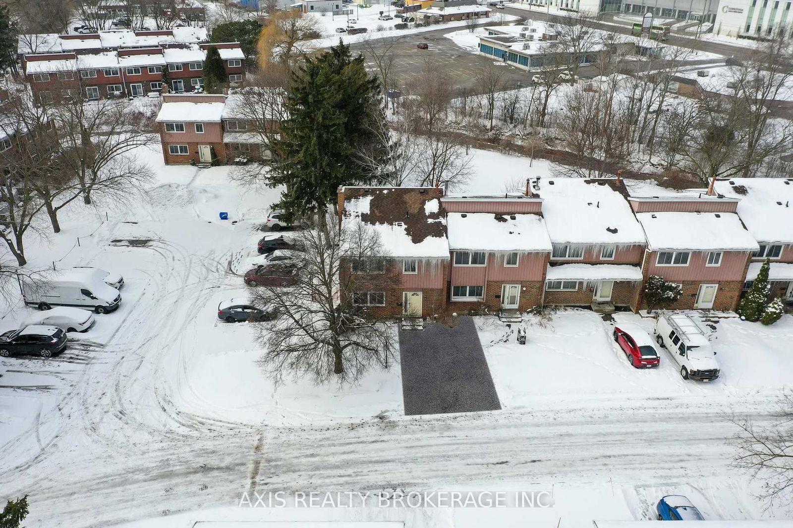 Townhouse sold at 79-121 University Avenue, Waterloo, N2J 2W1 - MLS: X11969856