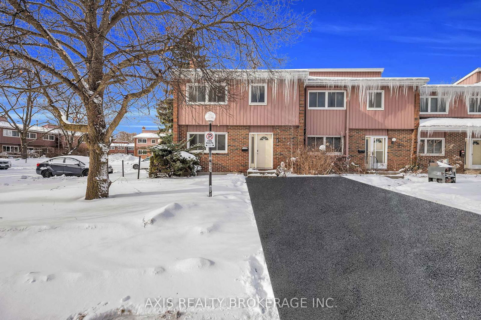 Townhouse sold at 79-121 University Avenue, Waterloo, N2J 2W1 - MLS: X11969856
