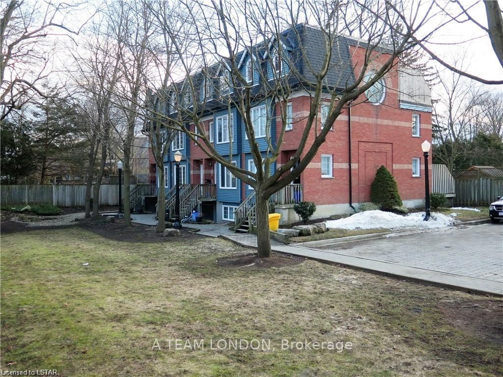 Townhouse for sale at 3-39 Regina Street, London, East F, N5Y 3B6 - MLS: X11969865