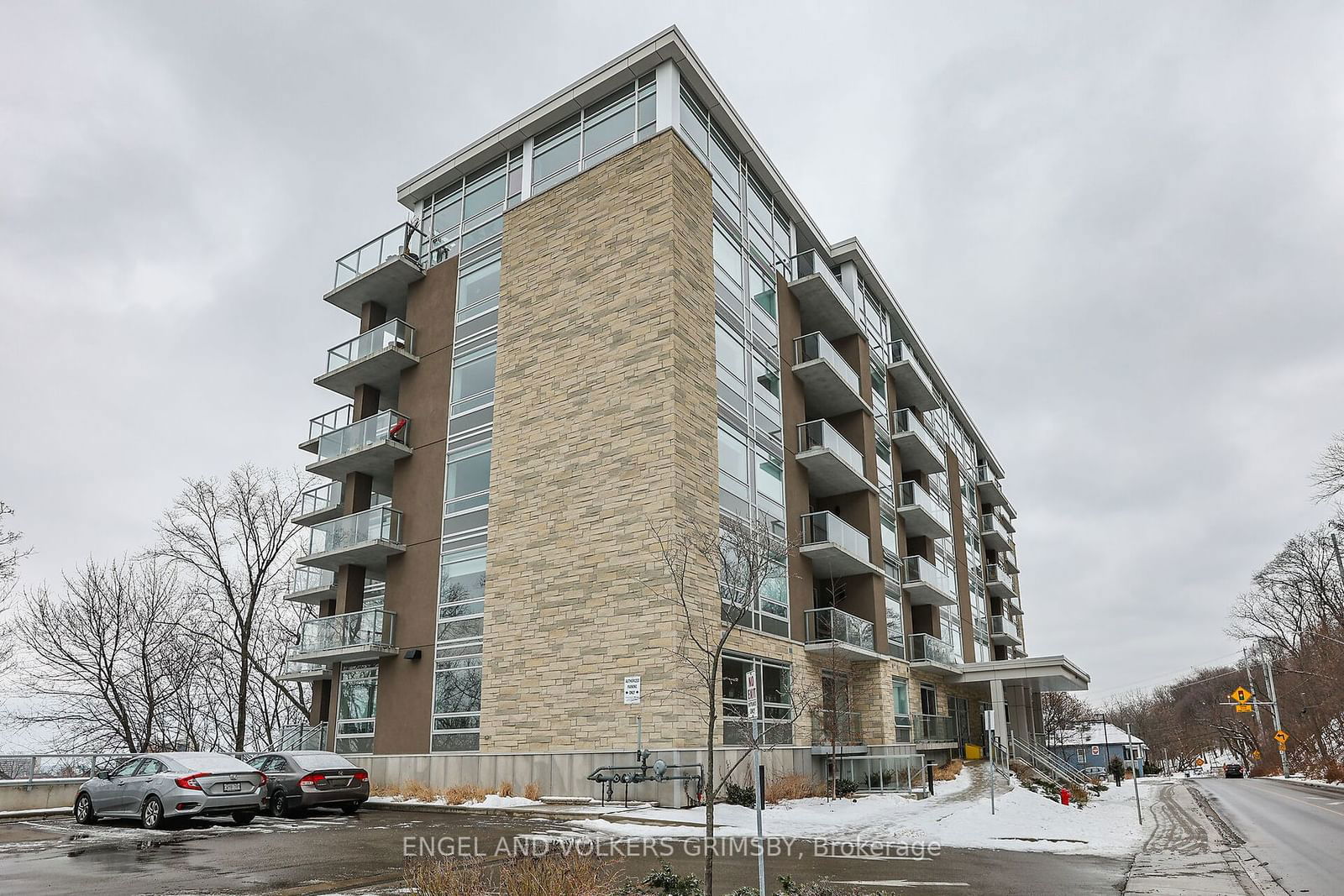 Condo for sale at 106-479 Charlton Avenue, Hamilton, Stinson, L8N 0B4 - MLS: X11969882