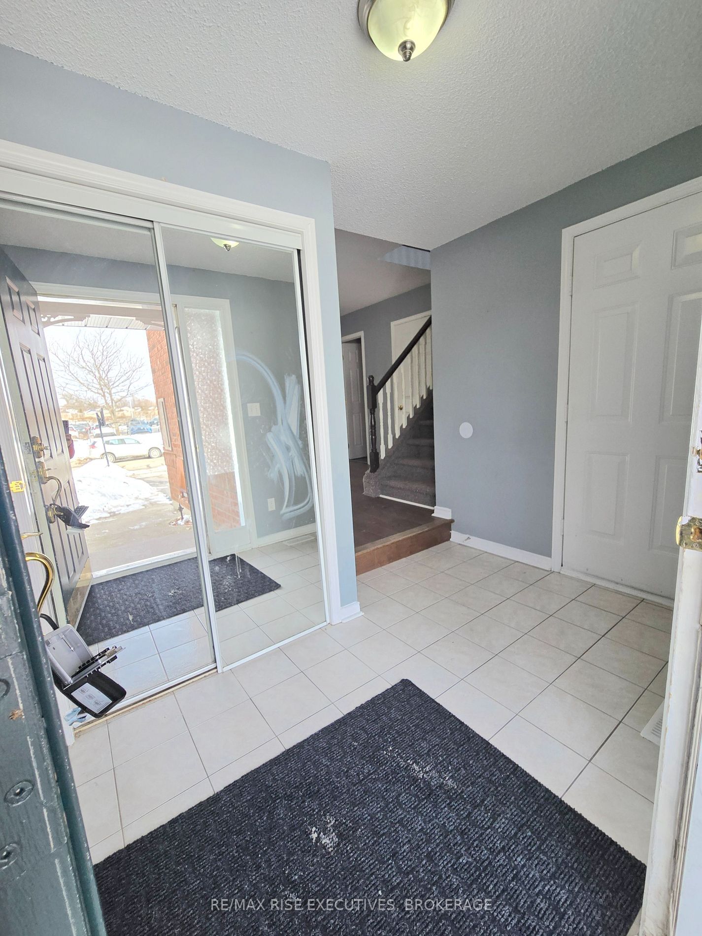 Townhouse for lease at 585 MILLWOOD Drive, Kingston, City SouthWest, K7M 8Y3 - MLS: X11970002