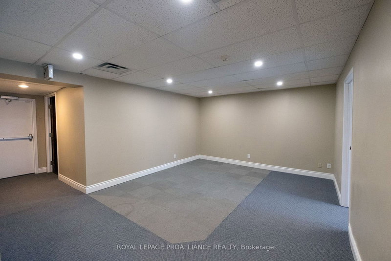 B - 354 Pinnacle St, Belleville, K8N 3B4 | Image 3