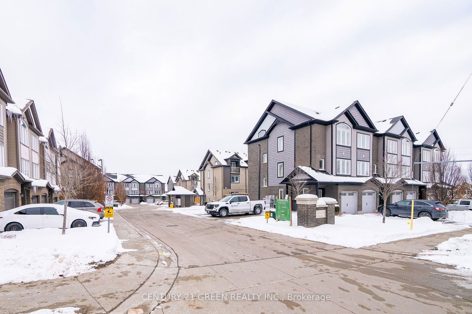 Townhouse for sale at 22-12 Poplar Drive, Cambridge, N3C 0G4 - MLS: X11970541