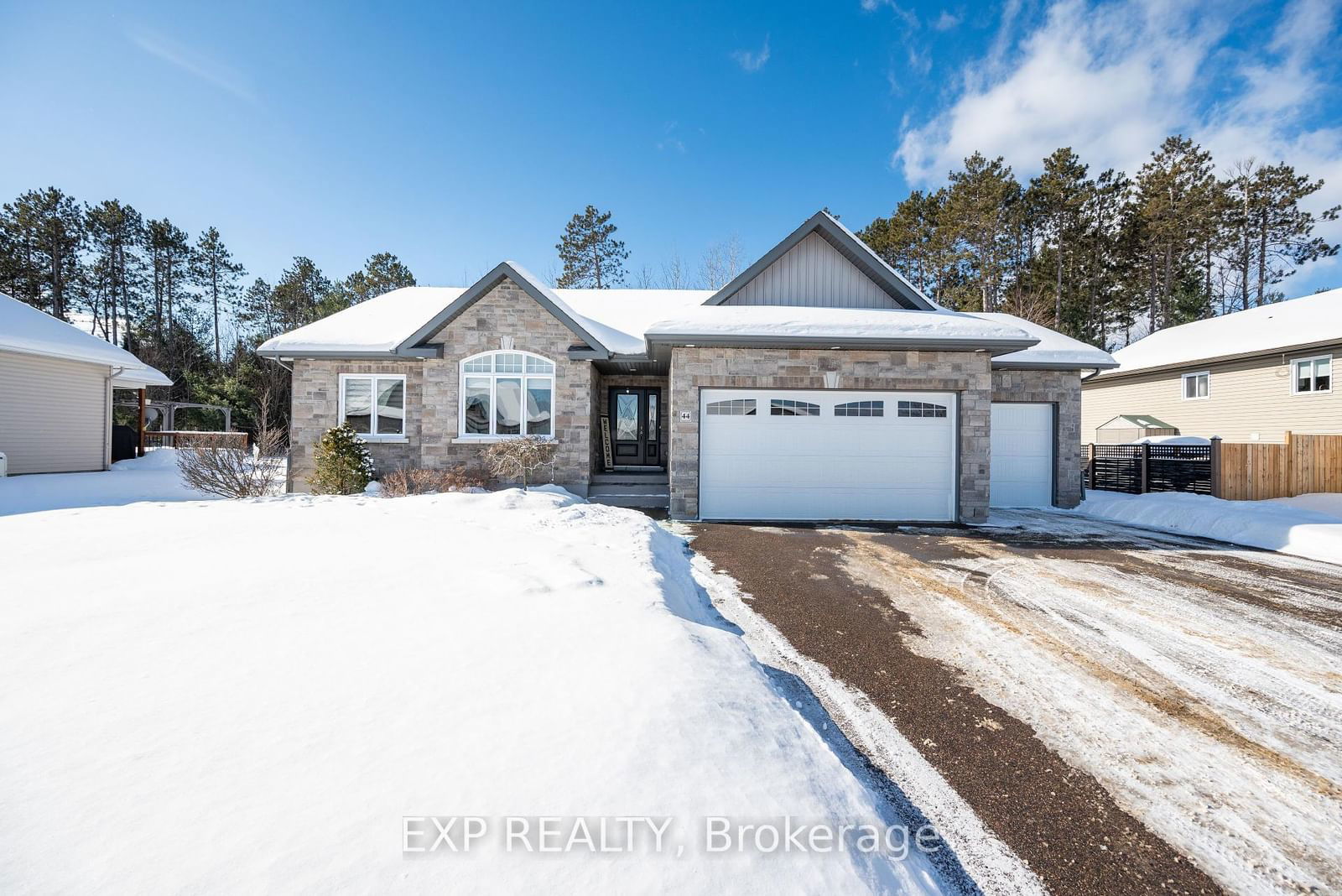 Detached House sold at 44 Bedard Boulevard, Petawawa, 520 - Petawawa, K8H 0B7 - MLS: X11970615