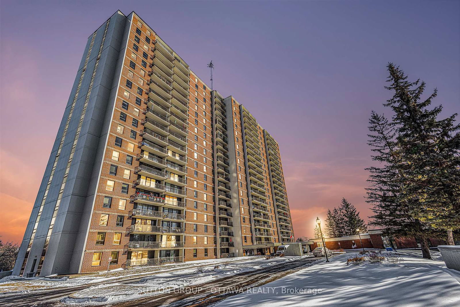 Condo sold at 601-665 Bathgate Drive, Overbrook - Castleheights and Area, 3505 - Carson Meadows, K1K 3Y4 - MLS: X11970862