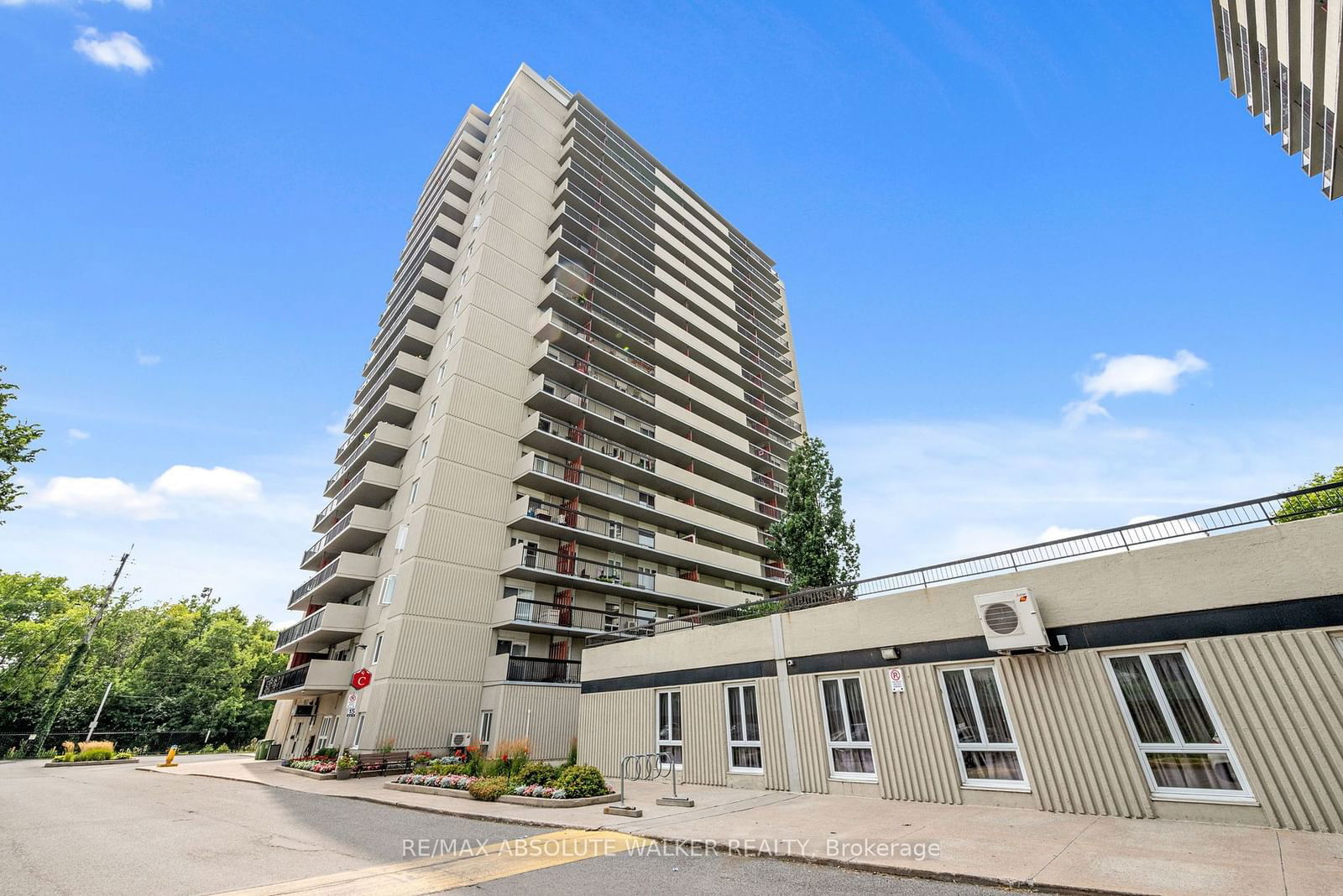 Condo for sale at 1809-158C McArthur Avenue, Vanier and Kingsview Park, 3404 - Vanier, K1L 8E7 - MLS: X11970883