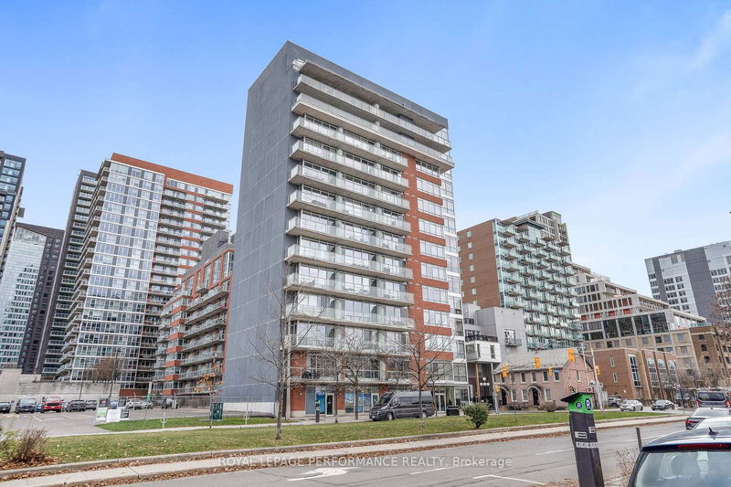 home for lease on 404-180 York Street