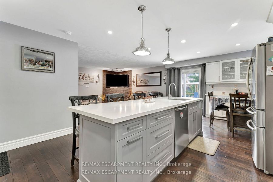 Detached House sold at 100 Stone Church Road, Hamilton, Ontario, L9B 1A9 - Ryckmans - MLS: X11971353