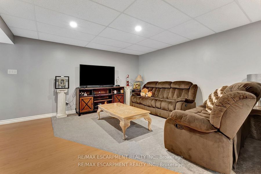 Detached House sold at 100 Stone Church Road, Hamilton, Ontario, L9B 1A9 - Ryckmans - MLS: X11971353