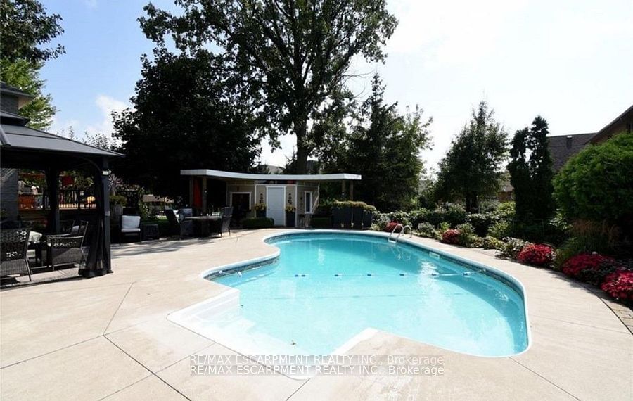 Detached House sold at 100 Stone Church Road, Hamilton, Ontario, L9B 1A9 - Ryckmans - MLS: X11971353