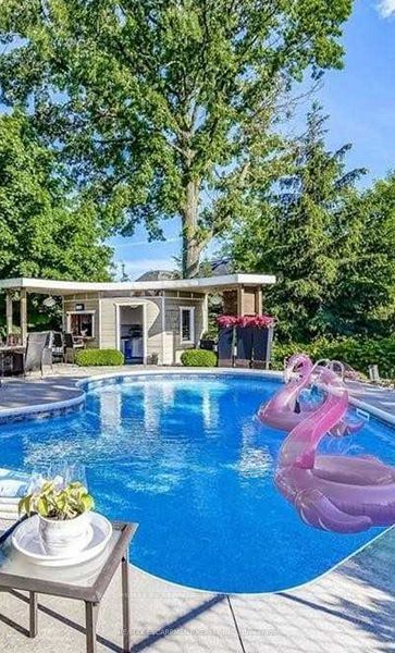 Detached House sold at 100 Stone Church Road, Hamilton, Ontario, L9B 1A9 - Ryckmans - MLS: X11971353