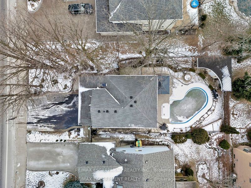 Detached House sold at 100 Stone Church Road, Hamilton, Ontario, L9B 1A9 - Ryckmans - MLS: X11971353