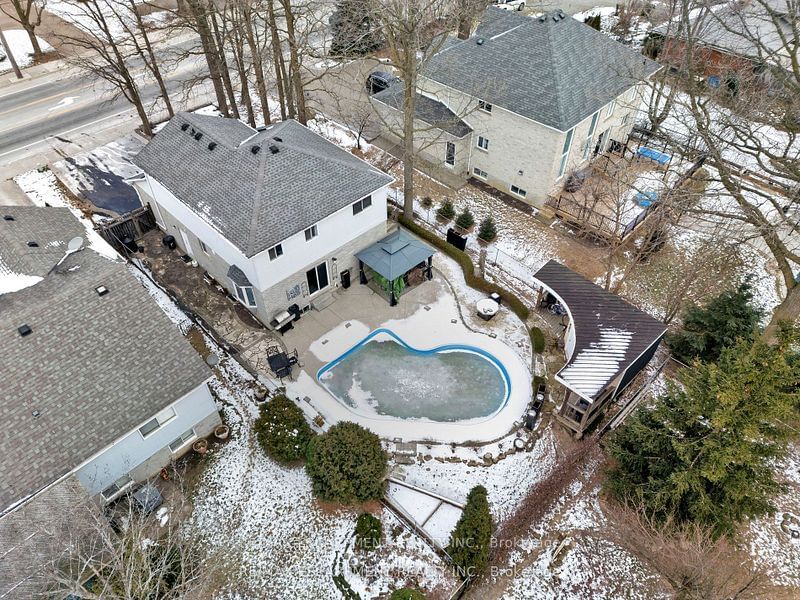 Detached House sold at 100 Stone Church Road, Hamilton, Ontario, L9B 1A9 - Ryckmans - MLS: X11971353