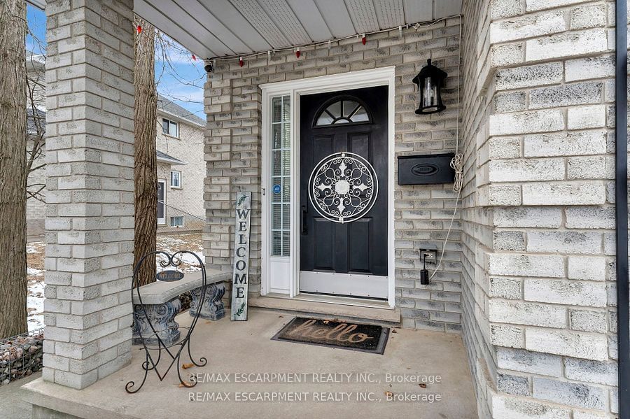 Detached House sold at 100 Stone Church Road, Hamilton, Ontario, L9B 1A9 - Ryckmans - MLS: X11971353