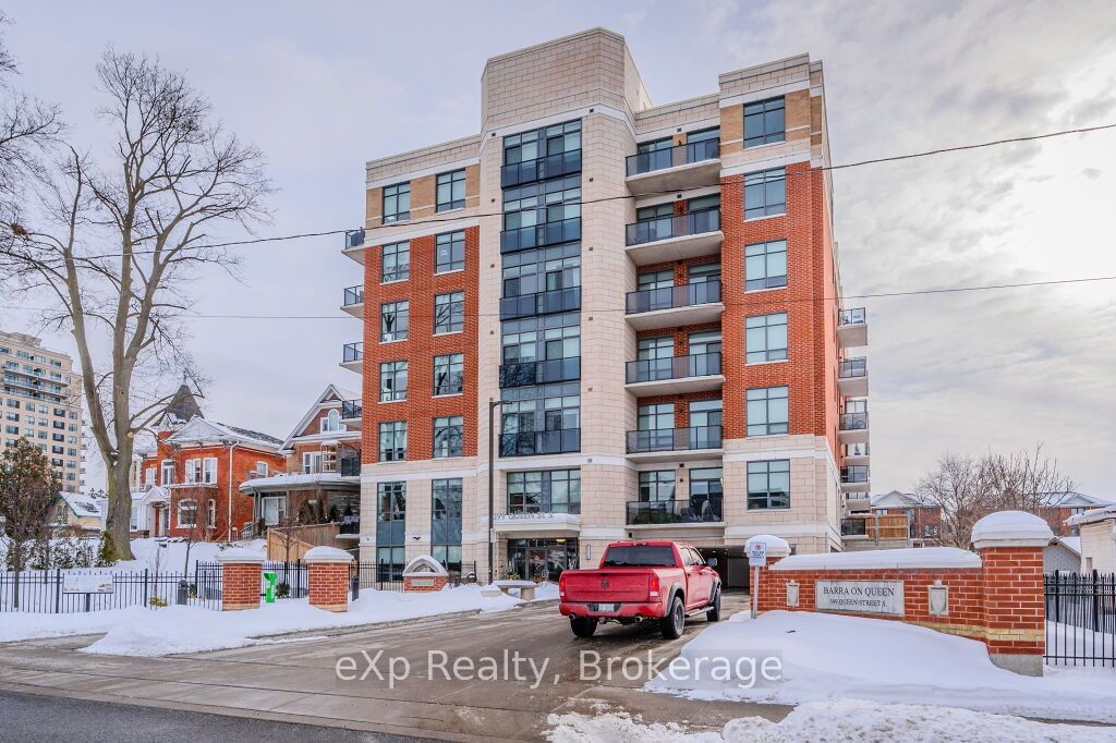 Condo for sale at 107-399 Queen Street, Kitchener, N2G 0C4 - MLS: X11971578