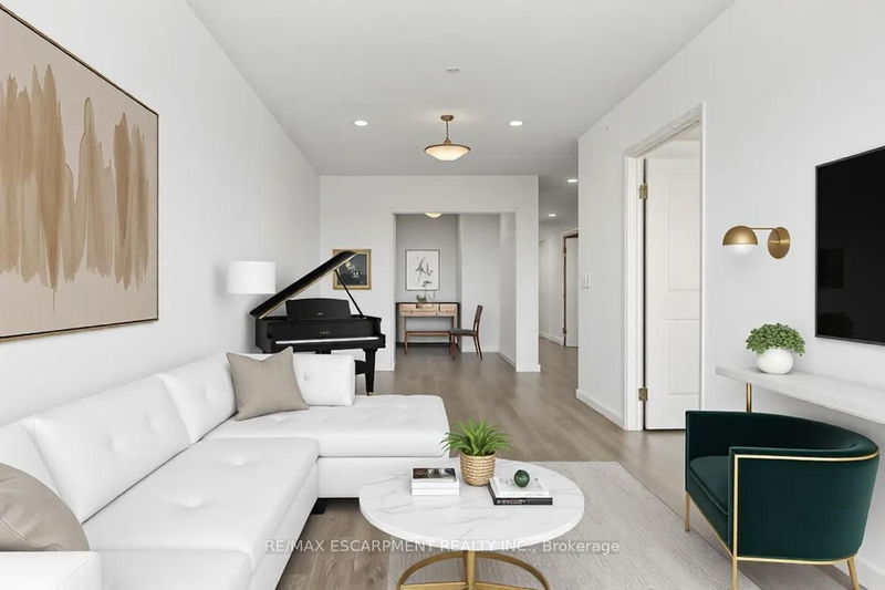 home for lease on 1104-220 Cannon Street E