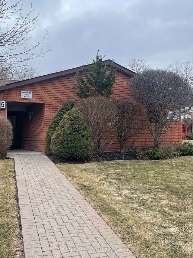 1 - 36 Champlain Crescent