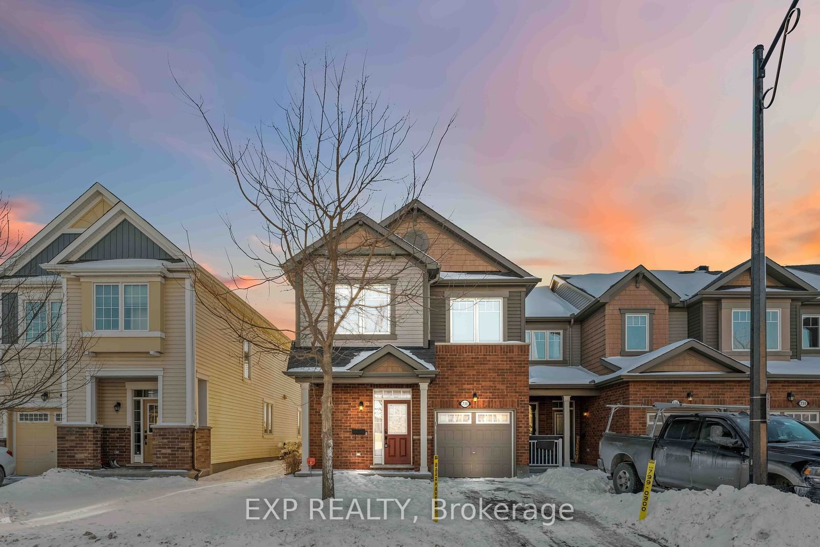 Townhouse sold at 738 Mayfly Crescent, Barrhaven, 7711 - Barrhaven - Half Moon Bay, K2J 6C9 - MLS: X11971646