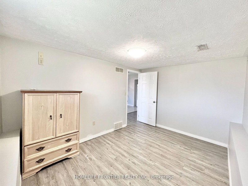 Lower - 480 Southworth St S, Welland, L3B 1Z9 | Image 2