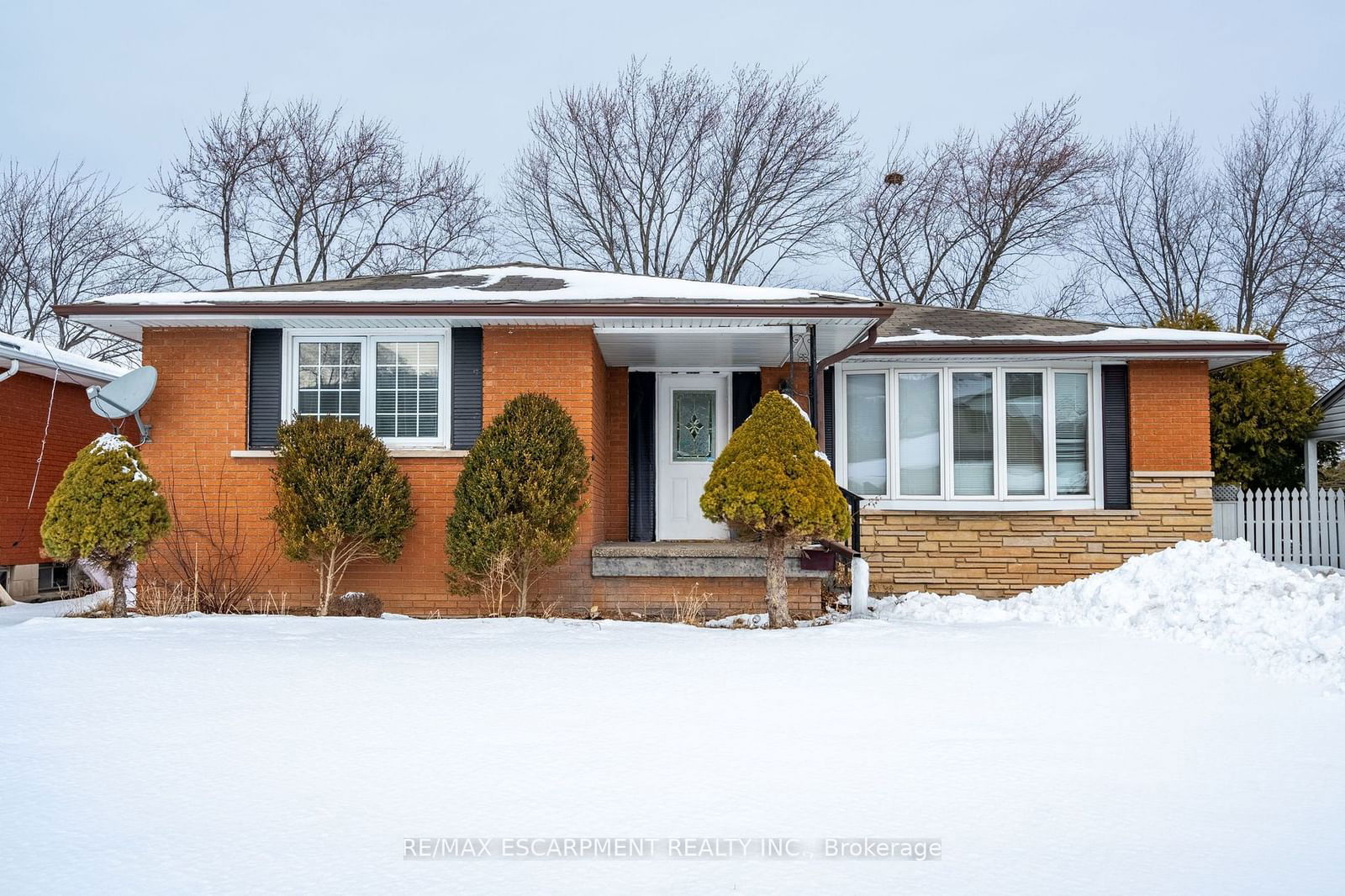 Detached House for sale at 19 Winthrop Place, Hamilton, Stoney Creek, L8G 3M3 - MLS: X11971787