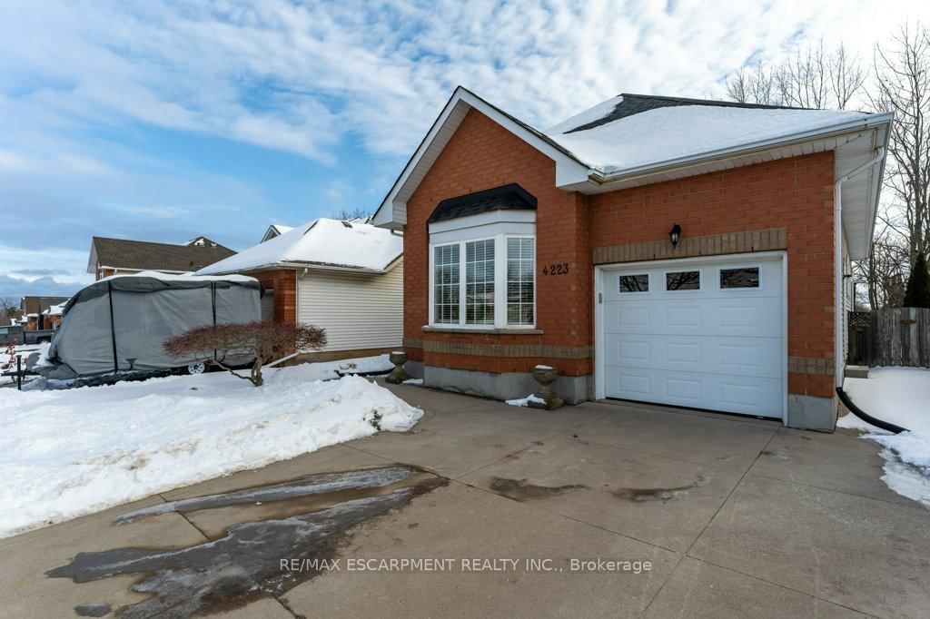 Detached House for sale at 4223 STADELBAUER Drive, Lincoln, 982 - Beamsville, L3J 0J9 - MLS: X11971803