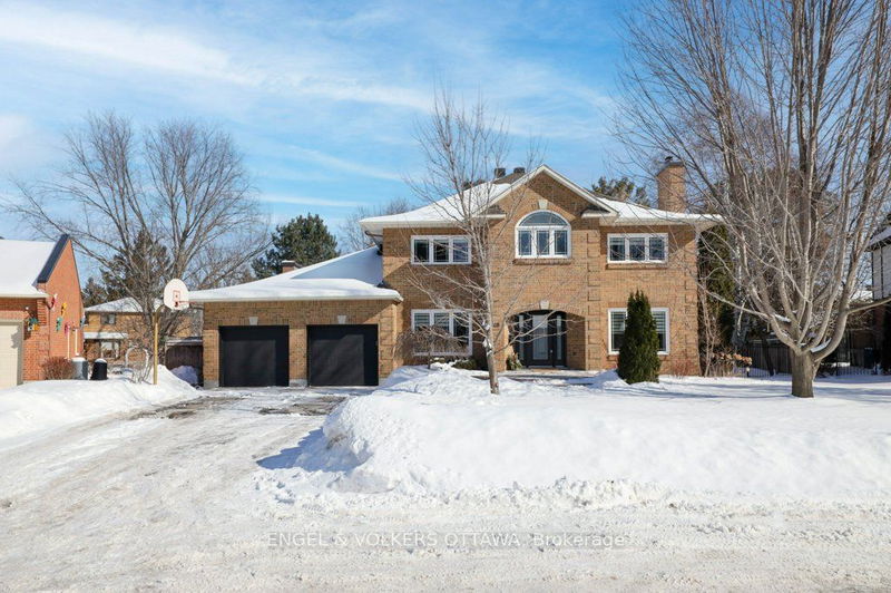home for sale on 48 Hampel Crescent