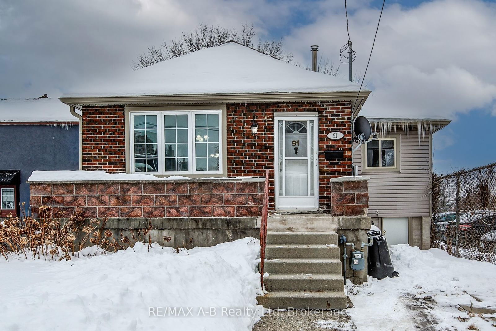 Detached House sold at 91 Peter Street, Kitchener, N2G 3K1 - MLS: X11972064