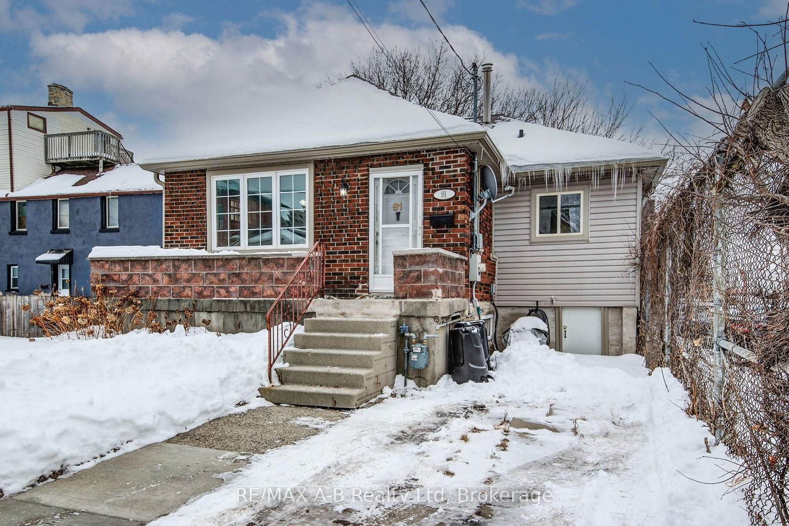 Detached House sold at 91 Peter Street, Kitchener, N2G 3K1 - MLS: X11972064