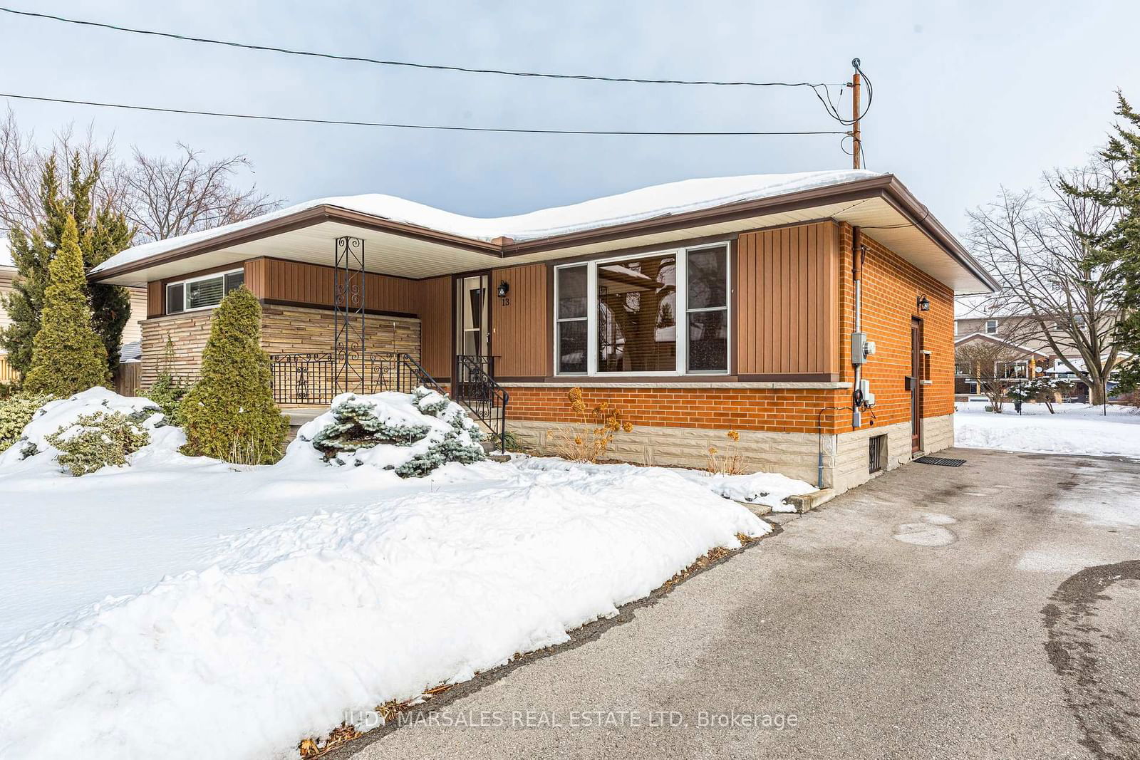 Detached House sold at 13 Skyland Drive, Hamilton, Centremount, L9A 3B9 - MLS: X11972137