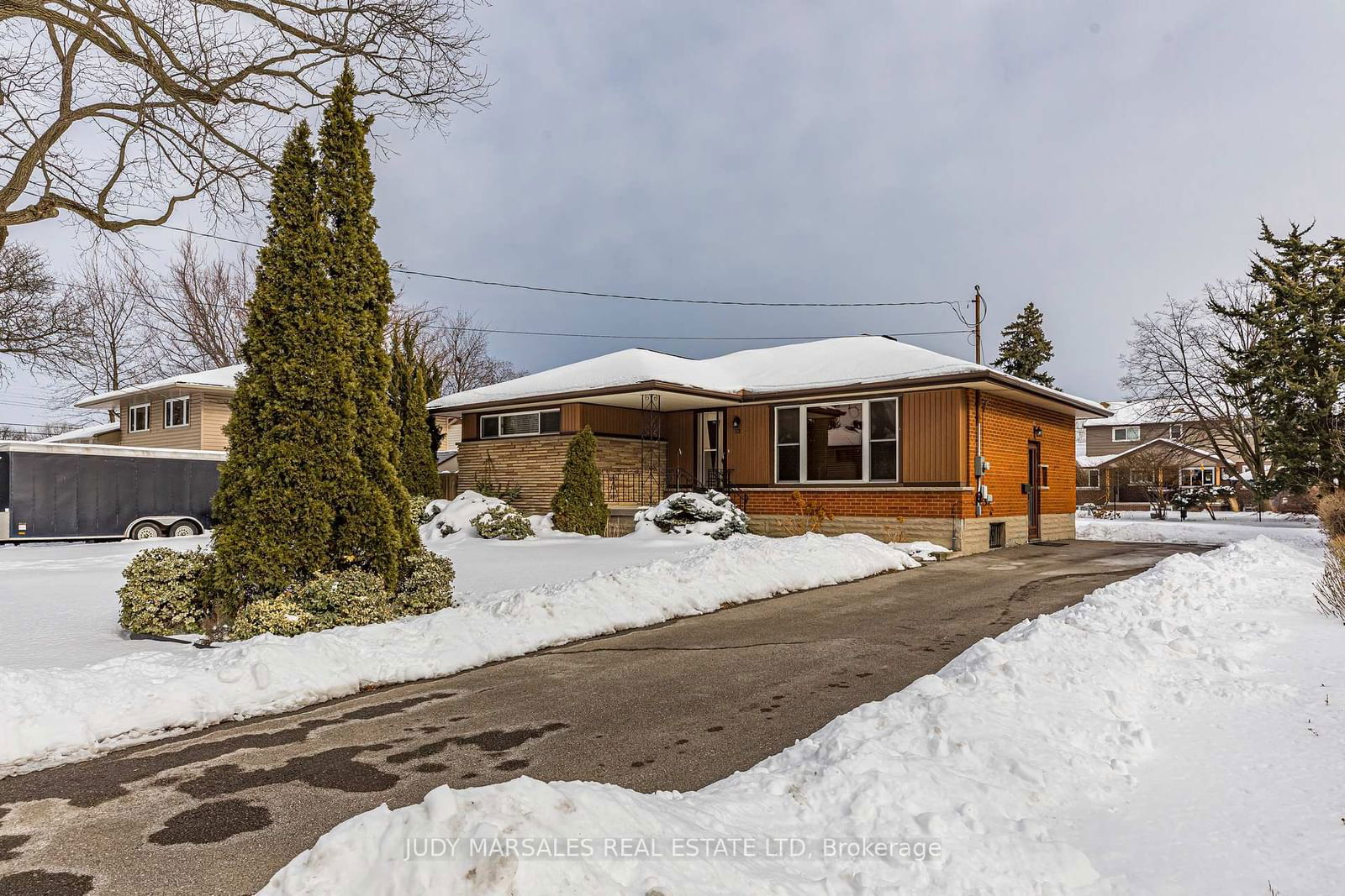 Detached House sold at 13 Skyland Drive, Hamilton, Centremount, L9A 3B9 - MLS: X11972137